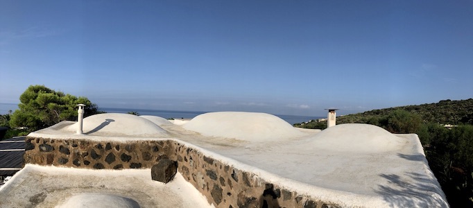 il tetto del dammuso a pantelleria